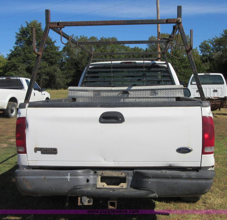 image for item I1945 2003 Ford F250 Super Duty pickup truck