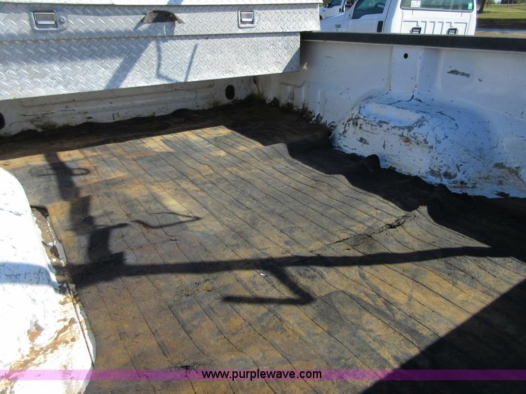 image for item I1945 2003 Ford F250 Super Duty pickup truck