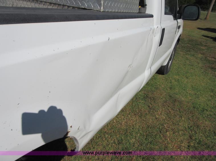 image for item I1945 2003 Ford F250 Super Duty pickup truck