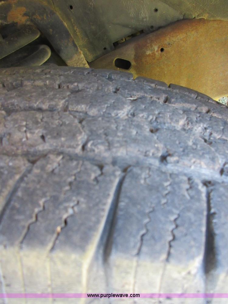 image for item I1945 2003 Ford F250 Super Duty pickup truck