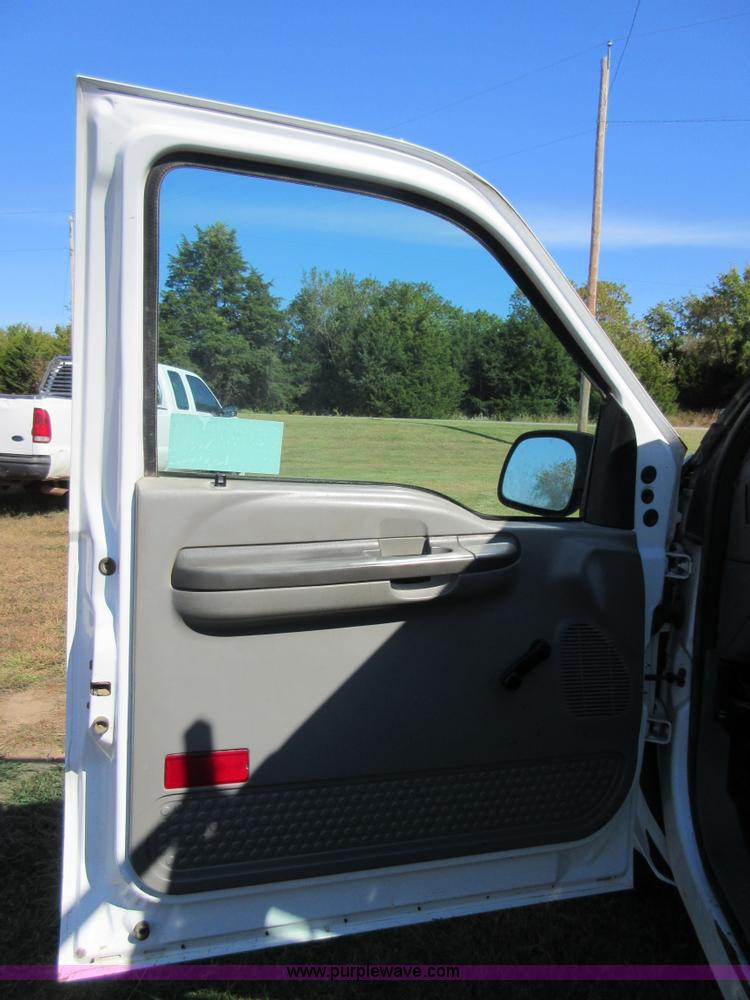image for item I1945 2003 Ford F250 Super Duty pickup truck