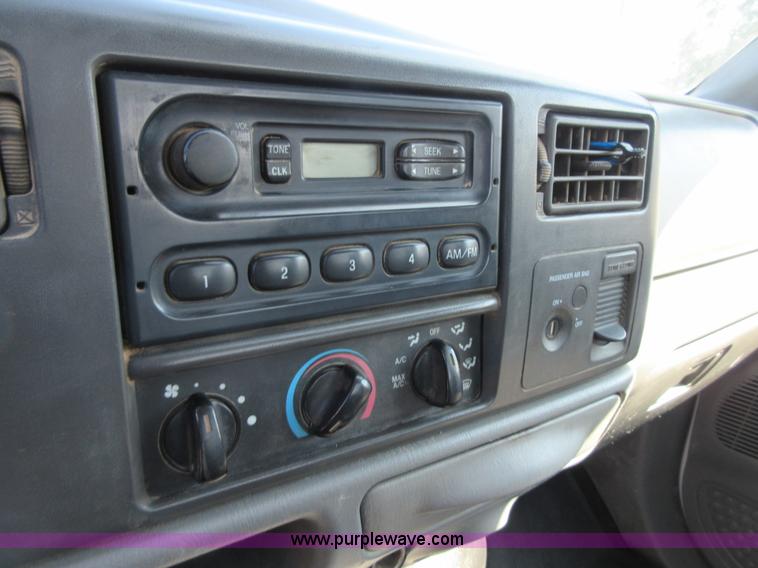 image for item I1945 2003 Ford F250 Super Duty pickup truck