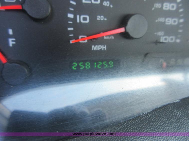image for item I1945 2003 Ford F250 Super Duty pickup truck