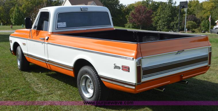 image for item I6402 1972 GMC C10 pickup truck