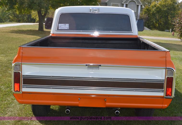 image for item I6402 1972 GMC C10 pickup truck
