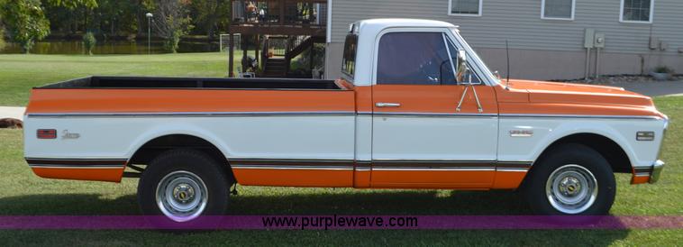 image for item I6402 1972 GMC C10 pickup truck