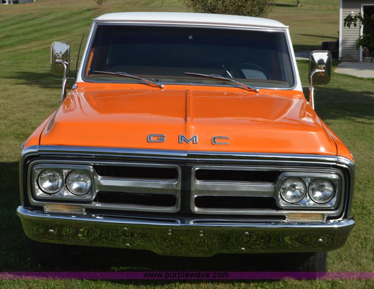 image for item I6402 1972 GMC C10 pickup truck