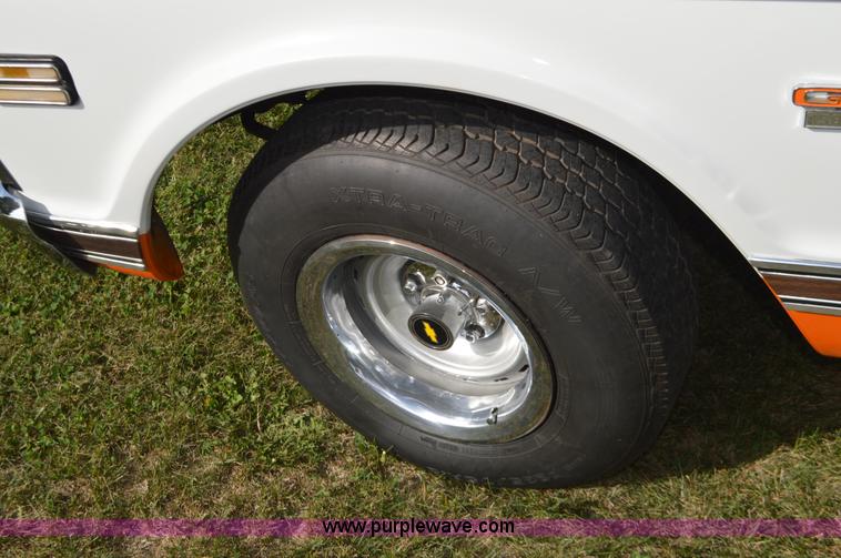 image for item I6402 1972 GMC C10 pickup truck