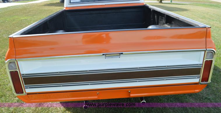 image for item I6402 1972 GMC C10 pickup truck