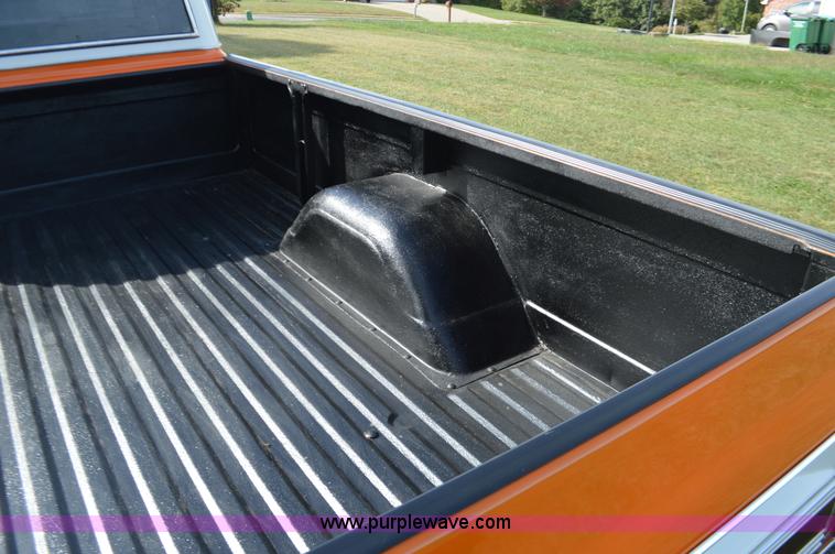 image for item I6402 1972 GMC C10 pickup truck