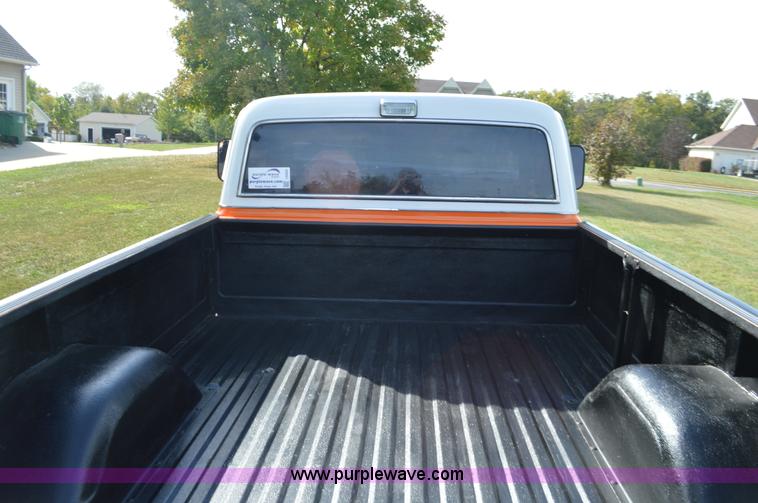 image for item I6402 1972 GMC C10 pickup truck