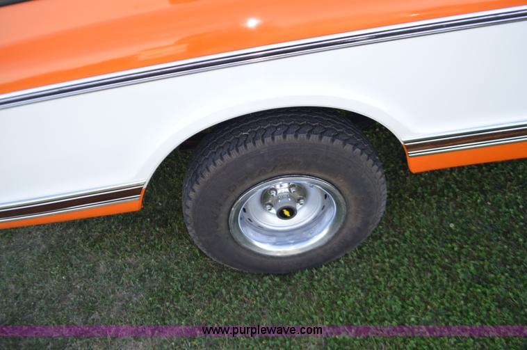 image for item I6402 1972 GMC C10 pickup truck