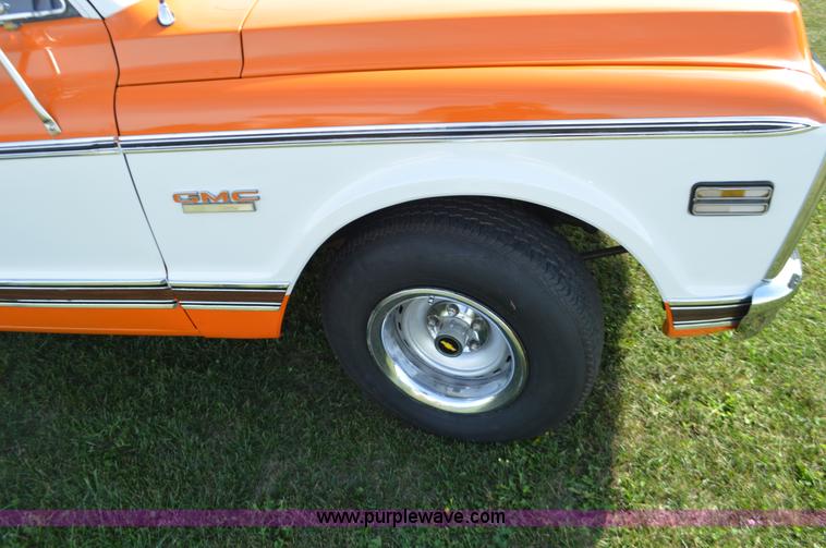 image for item I6402 1972 GMC C10 pickup truck