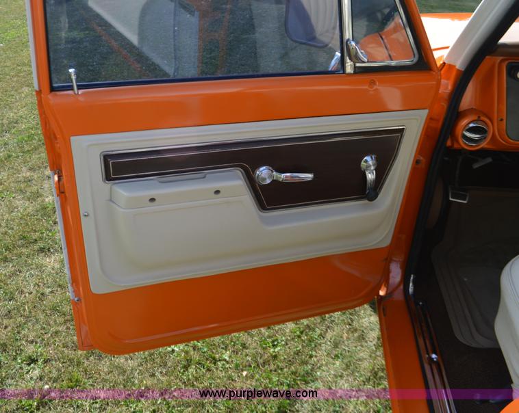 image for item I6402 1972 GMC C10 pickup truck