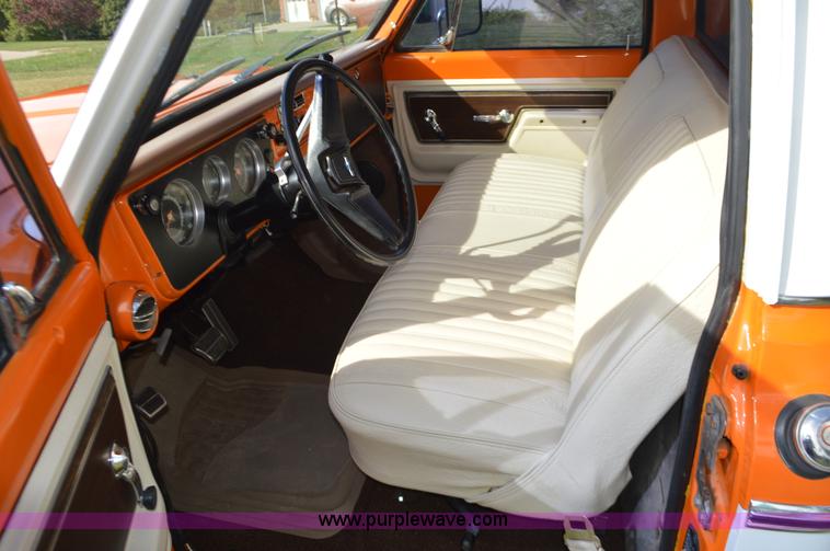 image for item I6402 1972 GMC C10 pickup truck