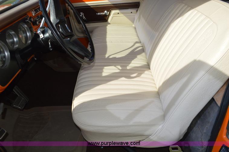 image for item I6402 1972 GMC C10 pickup truck