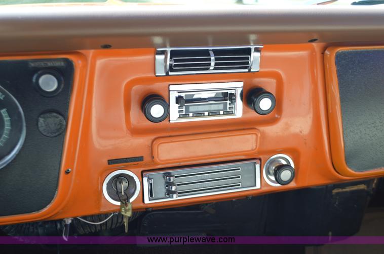 image for item I6402 1972 GMC C10 pickup truck