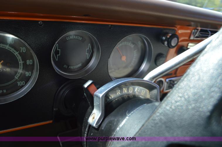 image for item I6402 1972 GMC C10 pickup truck