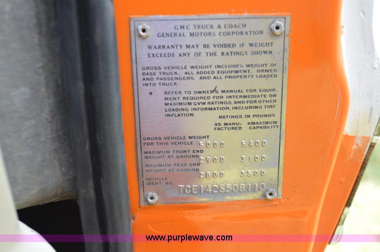 image for item I6402 1972 GMC C10 pickup truck