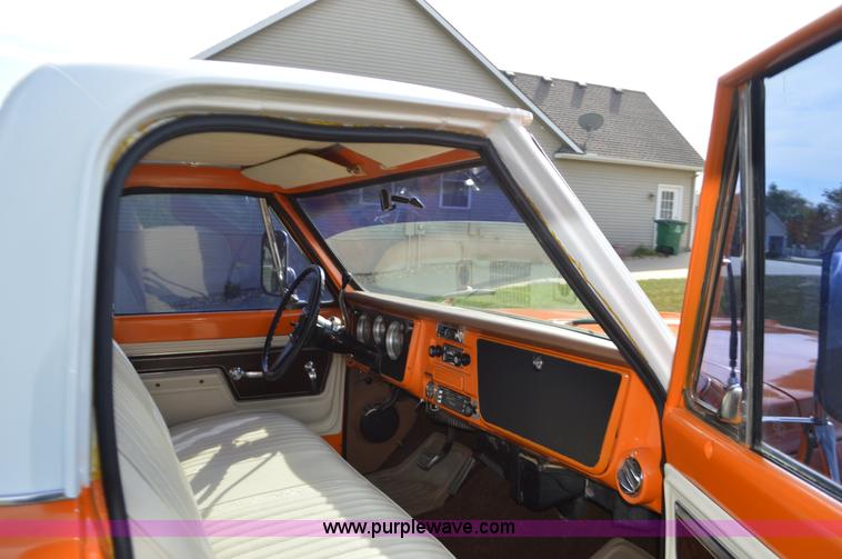 image for item I6402 1972 GMC C10 pickup truck