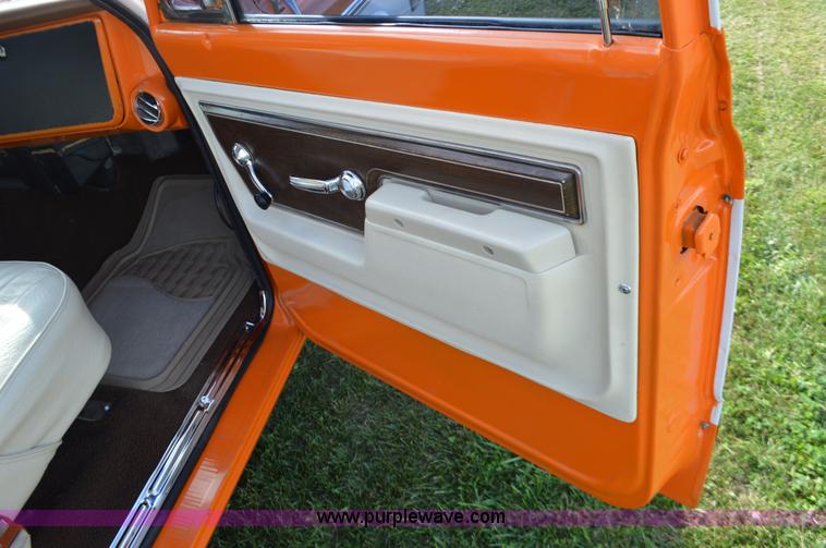 image for item I6402 1972 GMC C10 pickup truck