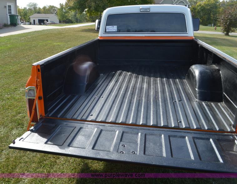 image for item I6402 1972 GMC C10 pickup truck
