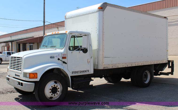 image for item J3659 2000 International 4700 box truck