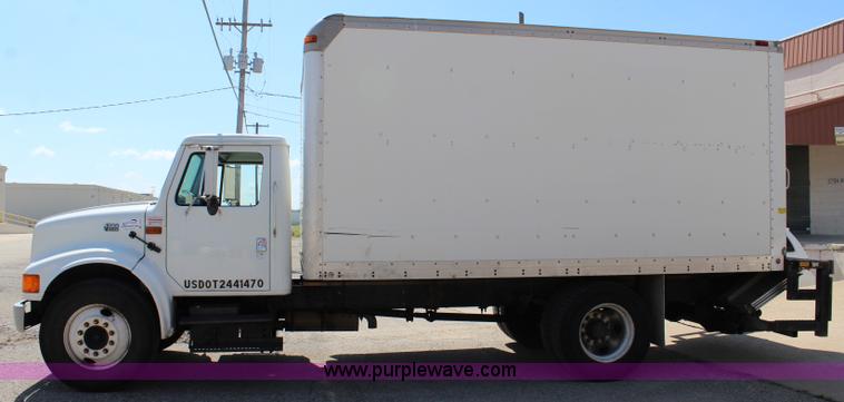 image for item J3659 2000 International 4700 box truck