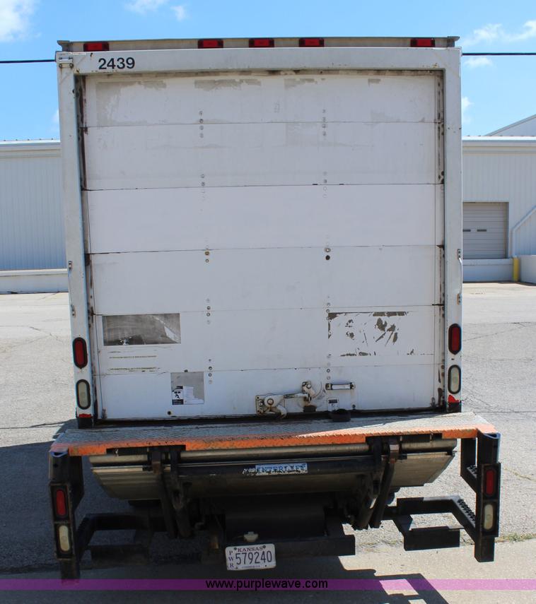 image for item J3659 2000 International 4700 box truck