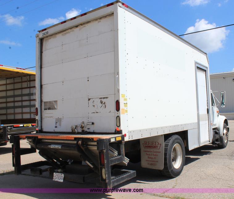 image for item J3659 2000 International 4700 box truck