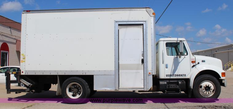 image for item J3659 2000 International 4700 box truck