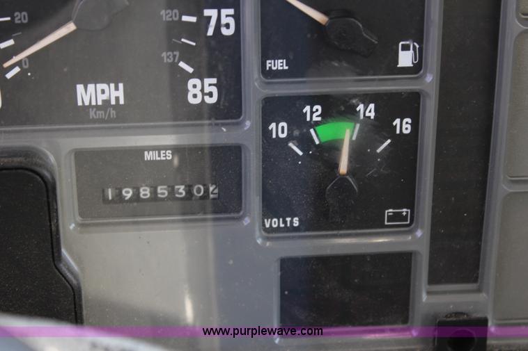 image for item J3659 2000 International 4700 box truck