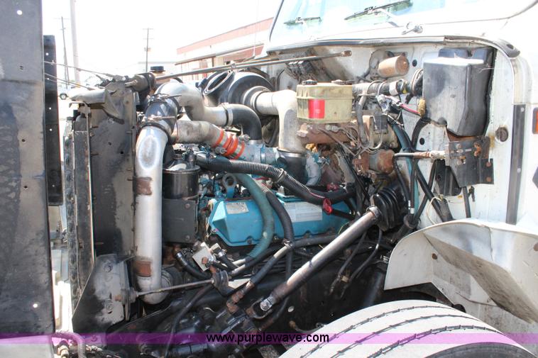 image for item J3659 2000 International 4700 box truck