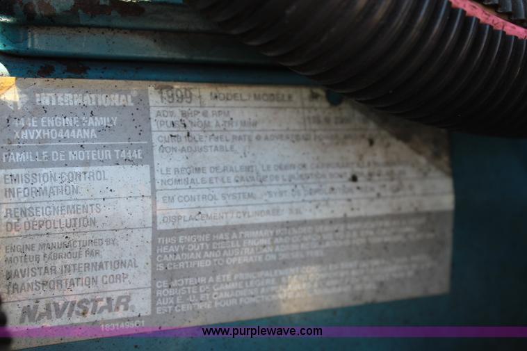 image for item J3659 2000 International 4700 box truck