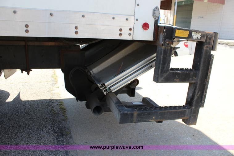 image for item J3659 2000 International 4700 box truck