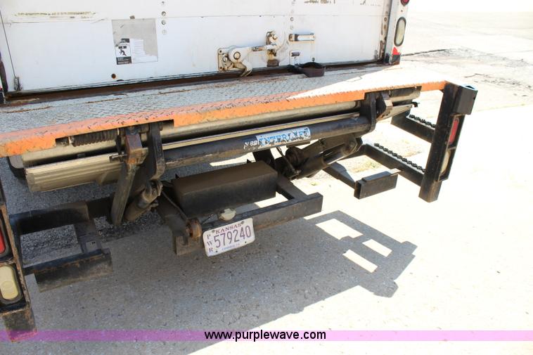 image for item J3659 2000 International 4700 box truck