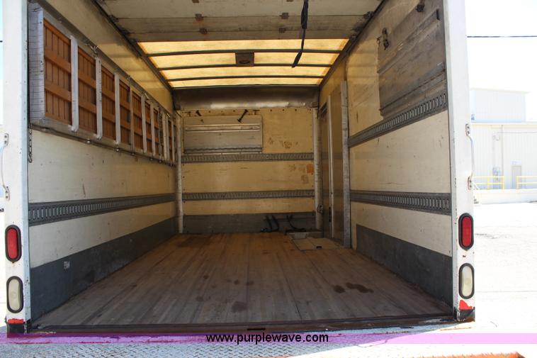 image for item J3659 2000 International 4700 box truck