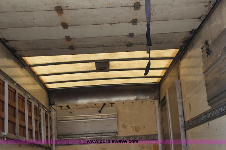 image for item J3659 2000 International 4700 box truck