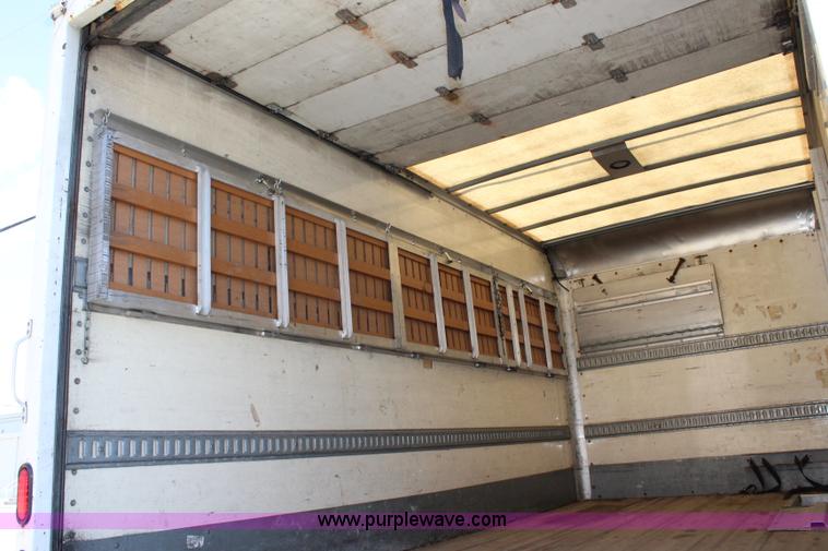 image for item J3659 2000 International 4700 box truck