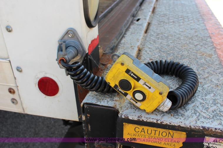 image for item J3659 2000 International 4700 box truck