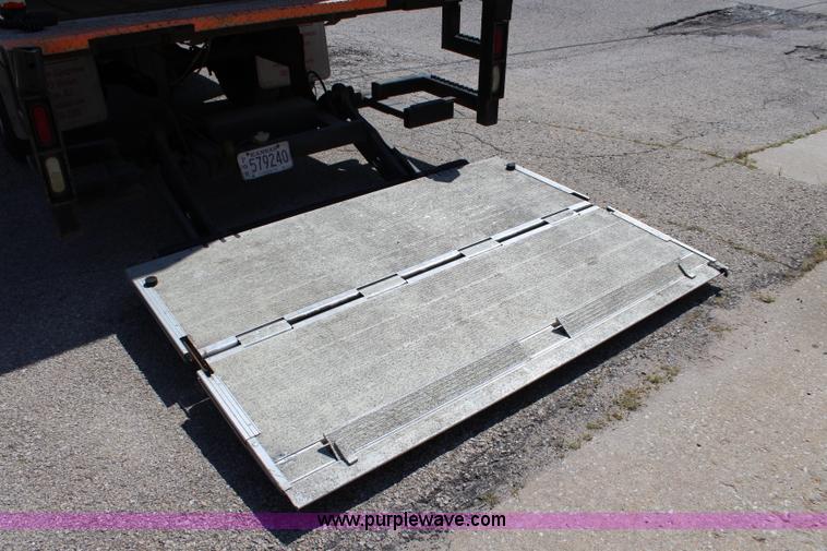 image for item J3659 2000 International 4700 box truck