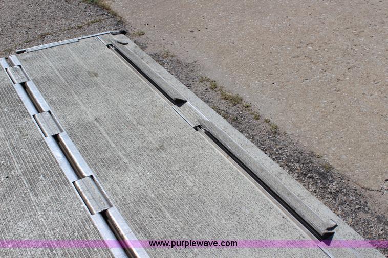 image for item J3659 2000 International 4700 box truck