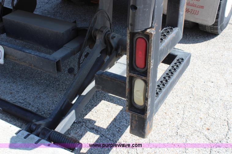 image for item J3659 2000 International 4700 box truck