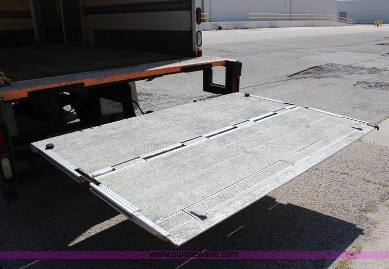 image for item J3659 2000 International 4700 box truck