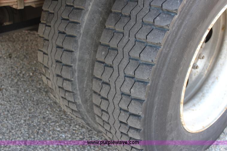 image for item J3659 2000 International 4700 box truck