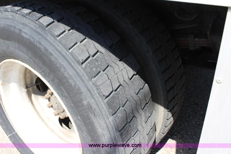 image for item J3659 2000 International 4700 box truck