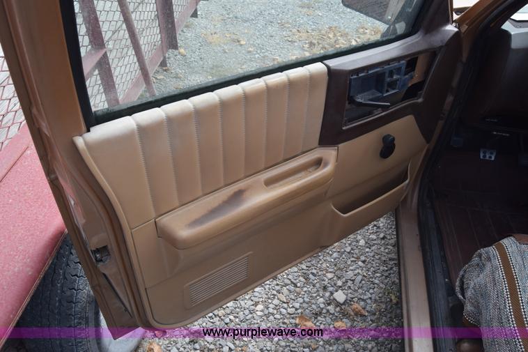 image for item J7203 1987 Chevrolet S10 pickup truck