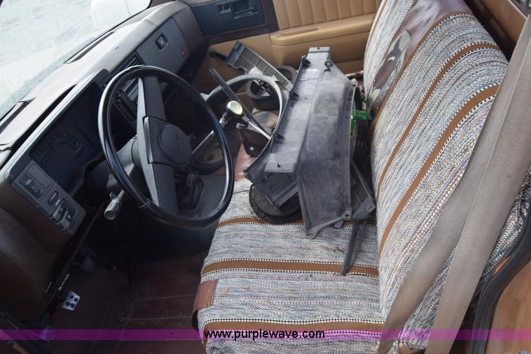 image for item J7203 1987 Chevrolet S10 pickup truck