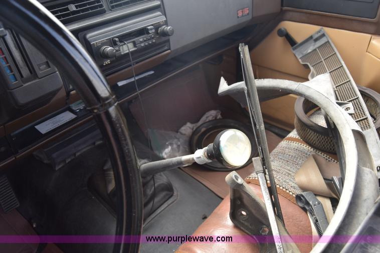 image for item J7203 1987 Chevrolet S10 pickup truck