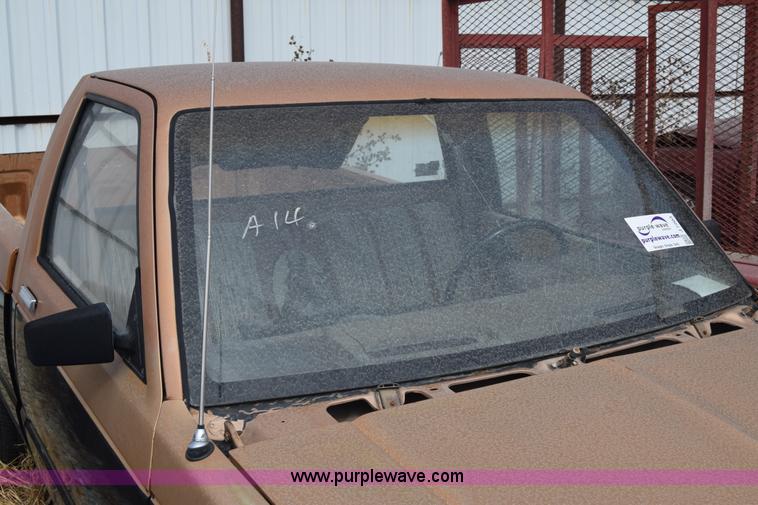 image for item J7203 1987 Chevrolet S10 pickup truck